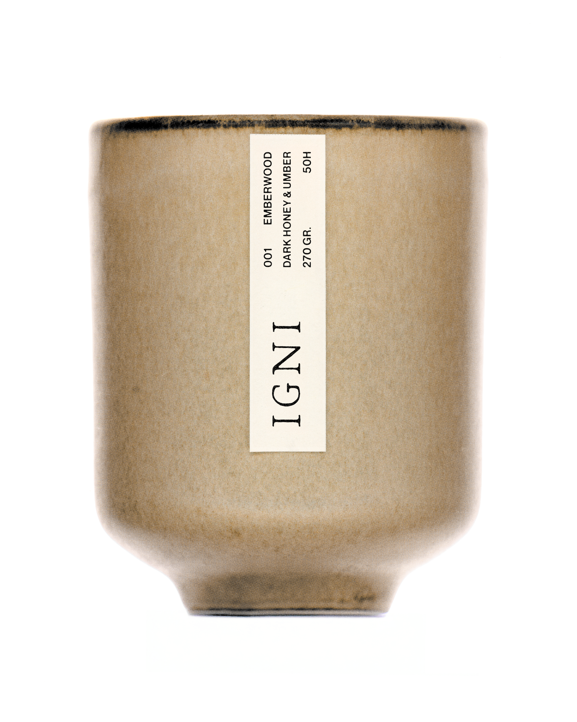 IGNI Emberwood Dark Honey & Umber luxury scented candle in a beige ceramic vessel, styled with layered wood bark, cinnamon sticks, citrus peel, and dark moody textures.